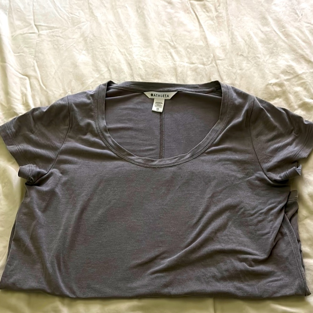Athleta tee. XS